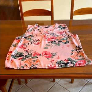 Floral Sleeveless Top. Very flattering snd flowy.